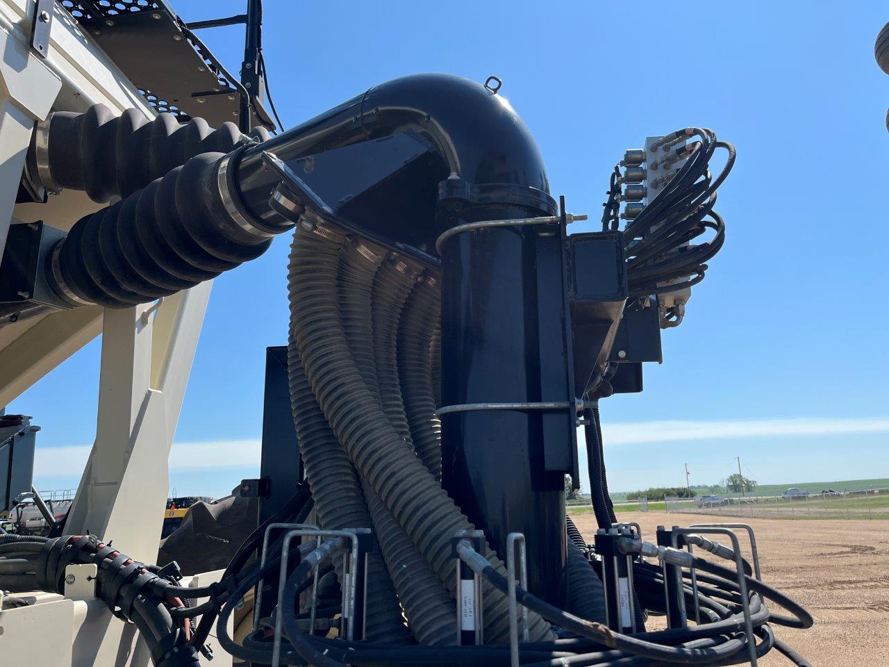 2014 Bourgault 7700 Air Tank/Cart