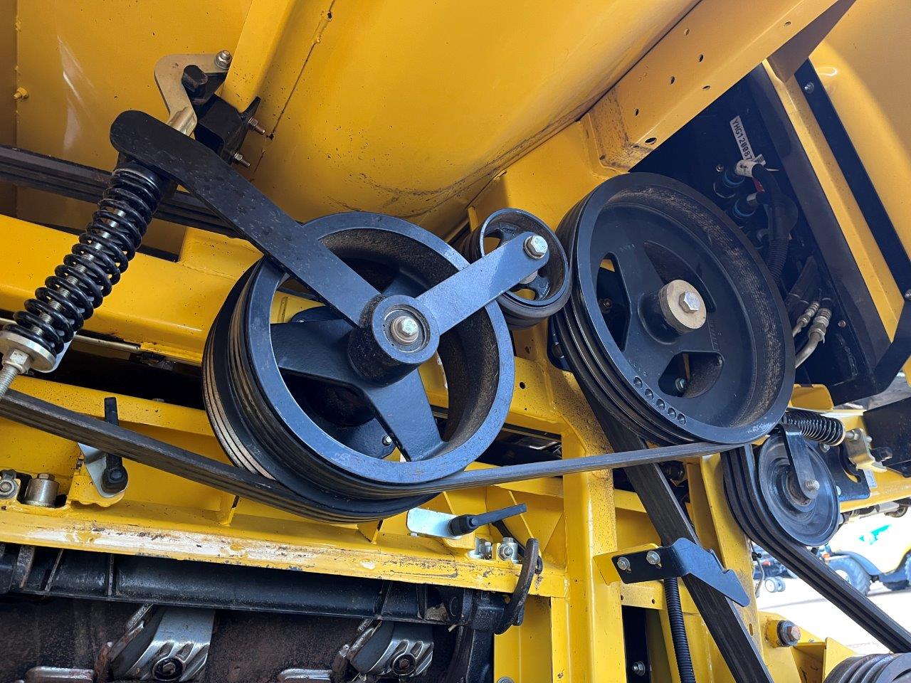 2018 New Holland CR8.90 Combine