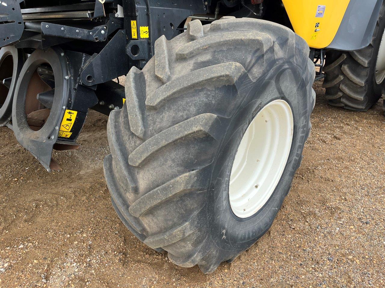 2018 New Holland CR8.90 Combine