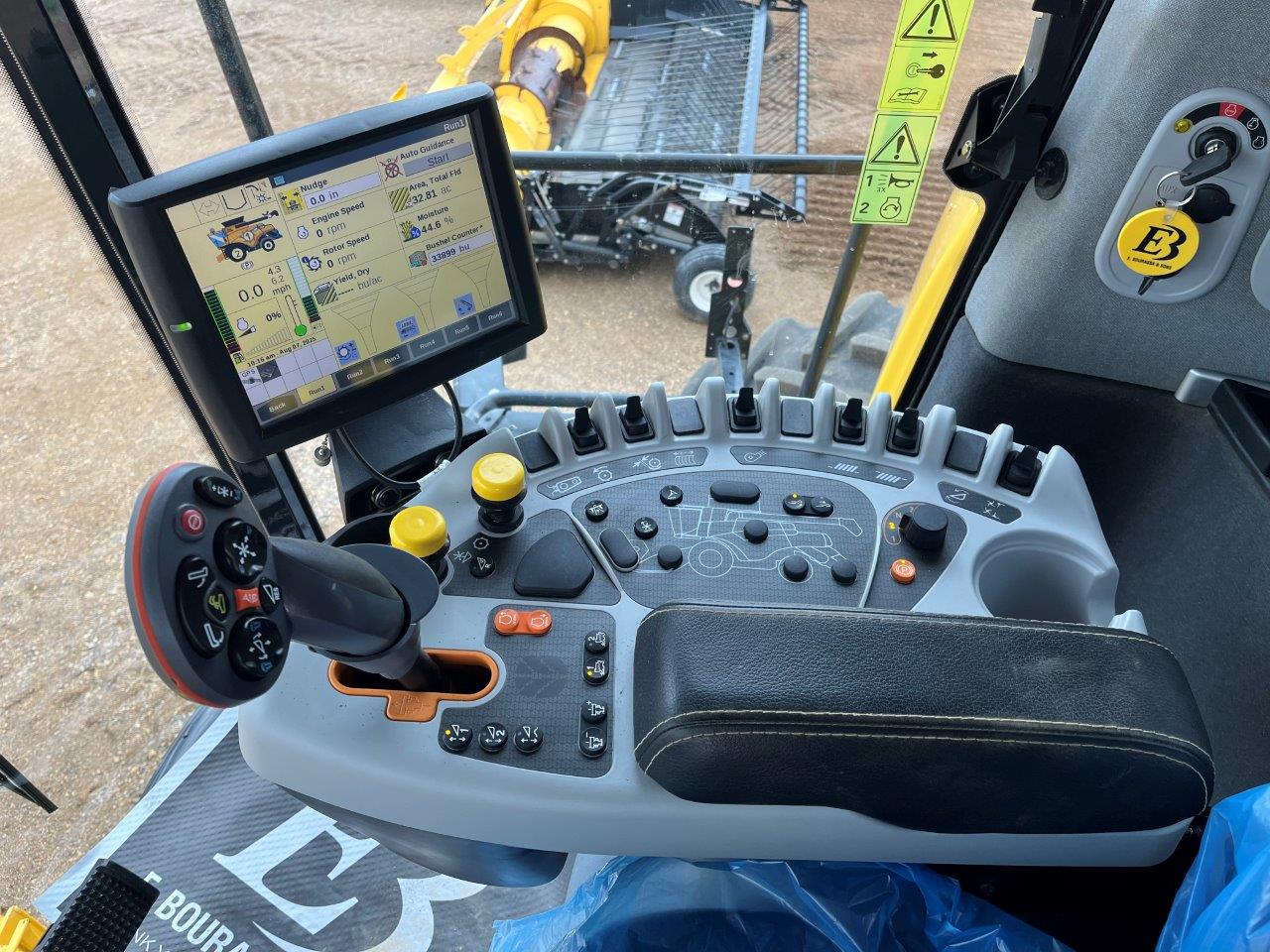 2018 New Holland CR8.90 Combine