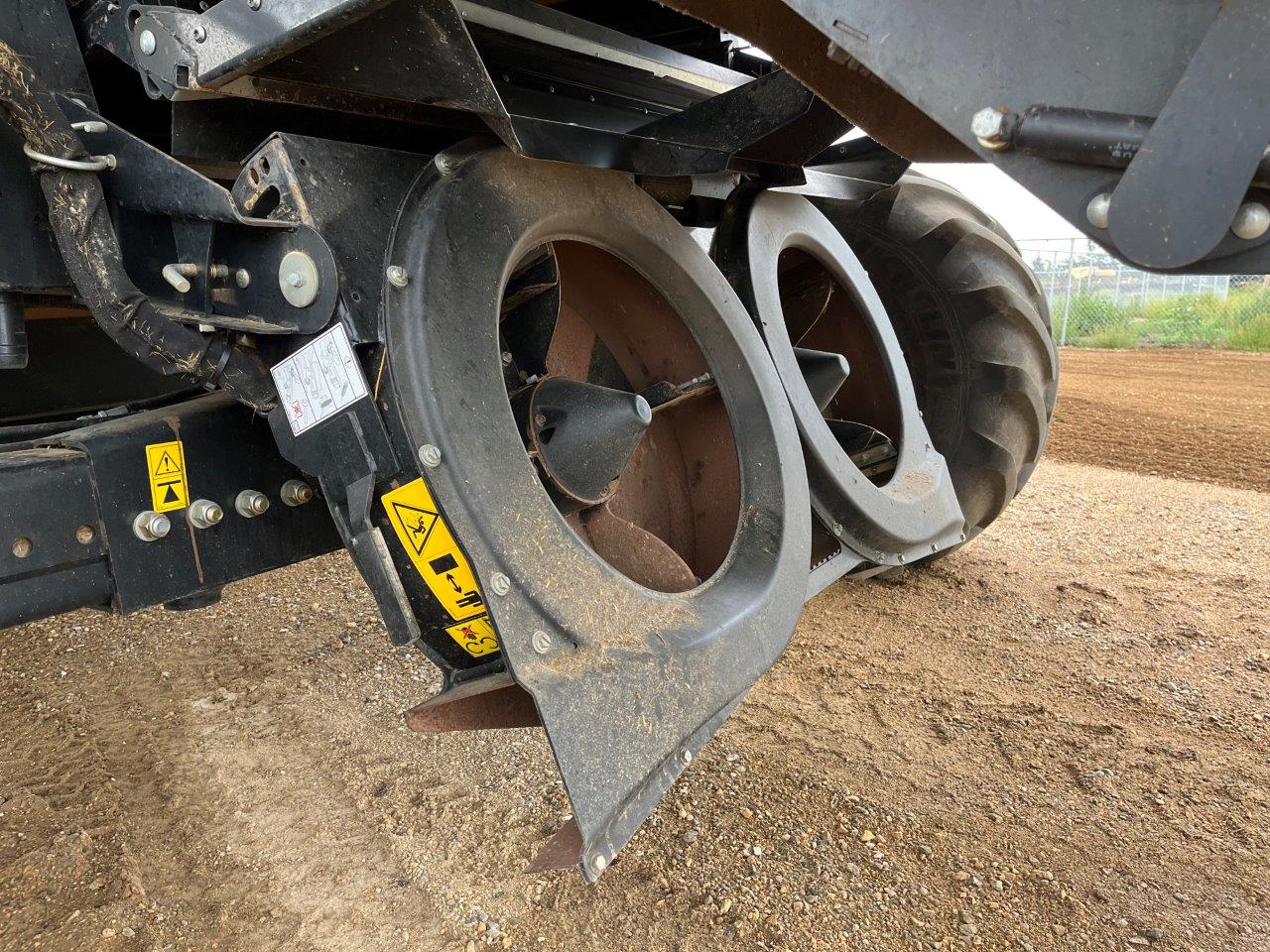 2018 New Holland CR8.90 Combine