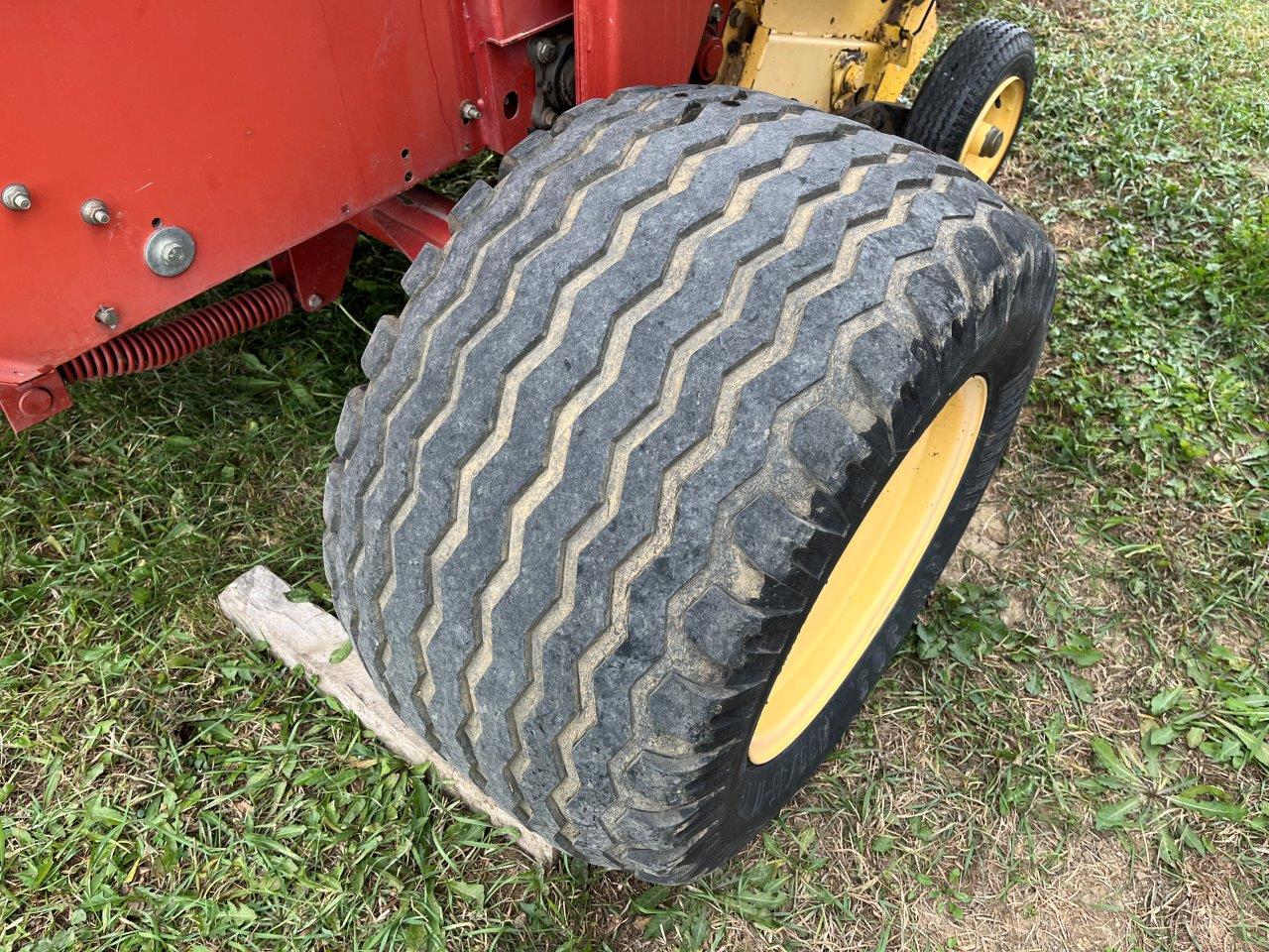 2004 New Holland BR780 Baler/Round
