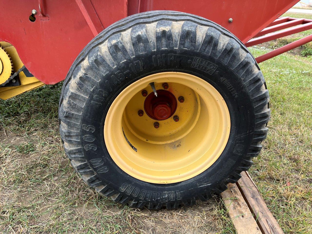 2004 New Holland BR780 Baler/Round
