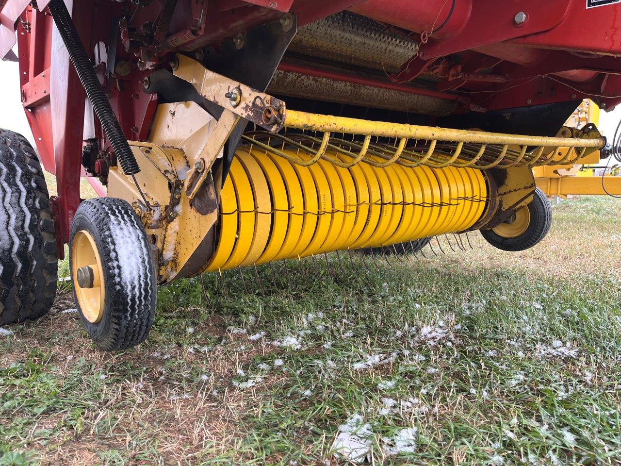 2004 New Holland BR780 Baler/Round