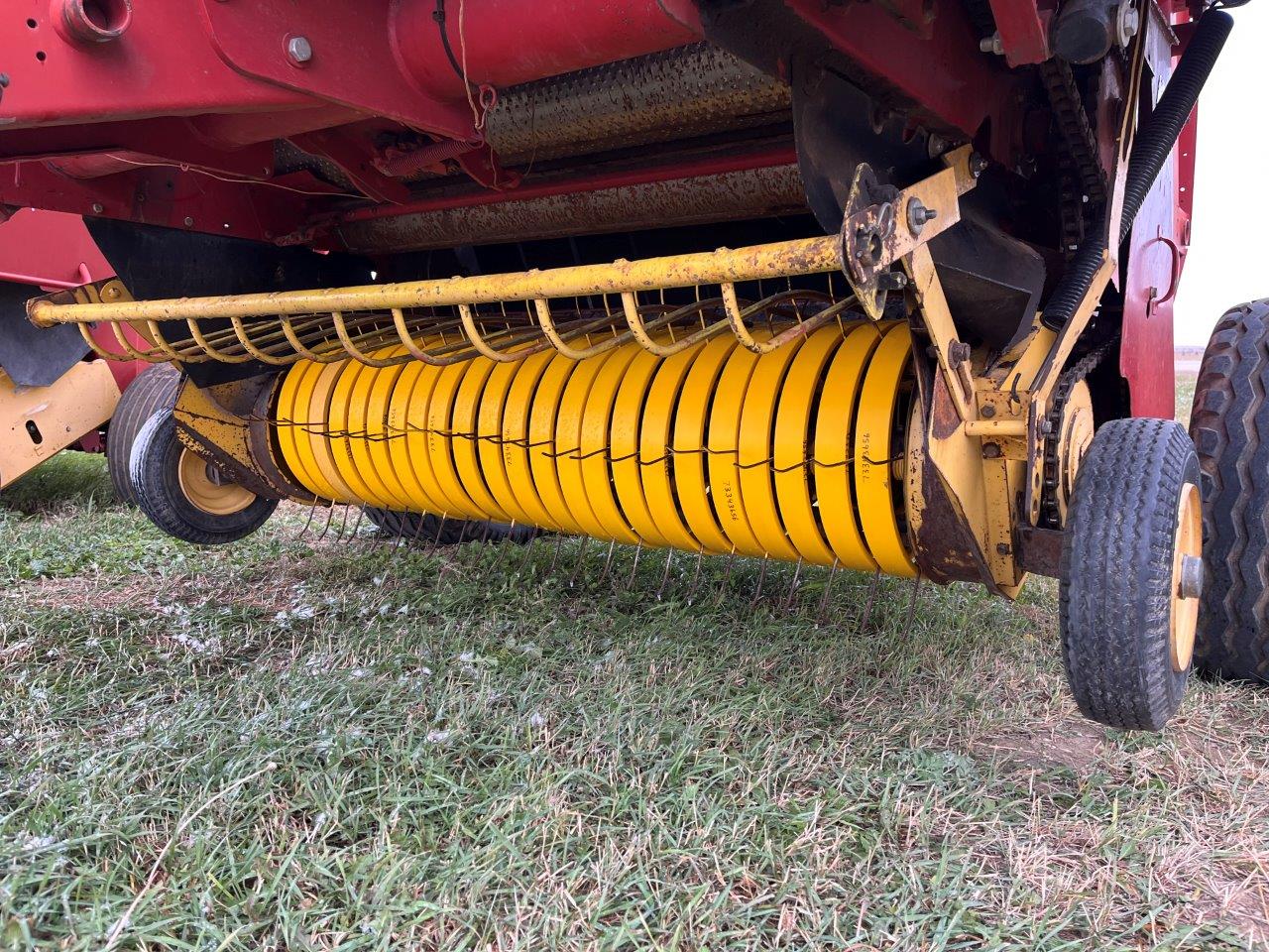 2004 New Holland BR780 Baler/Round