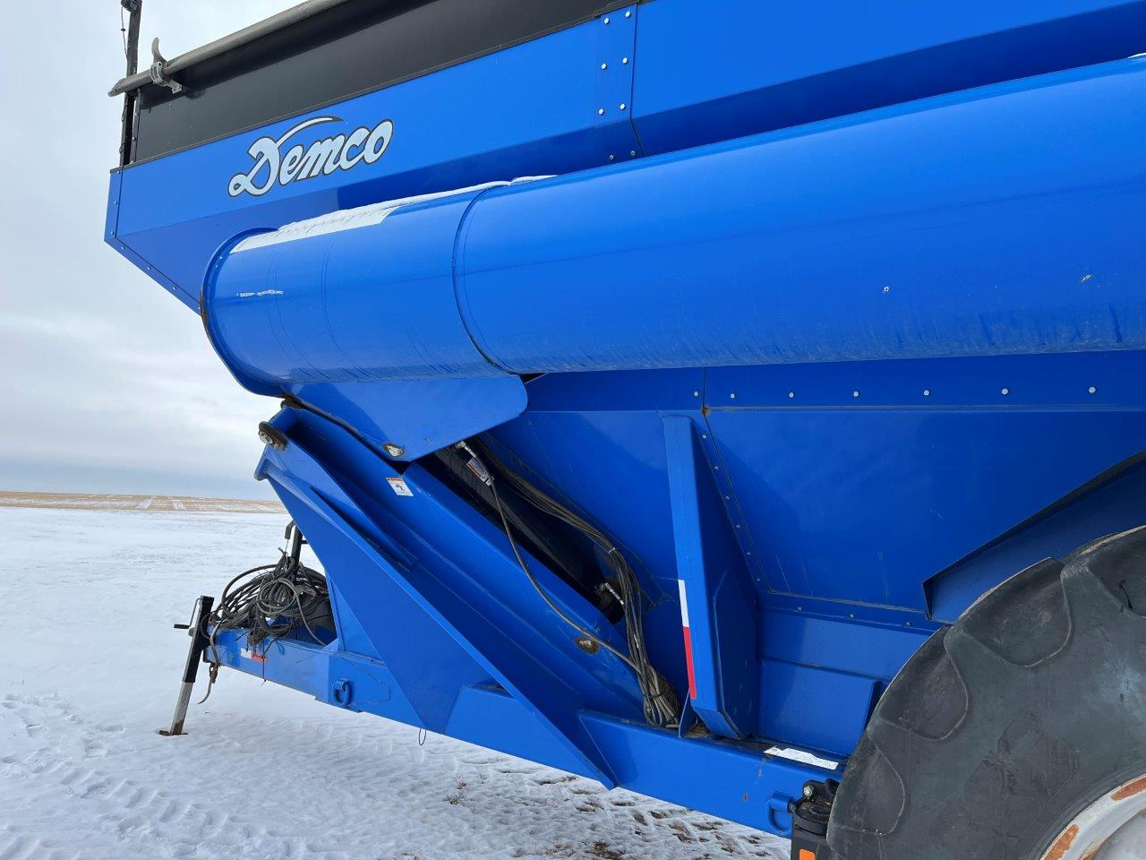 2011 Demco 1400 Grain Cart