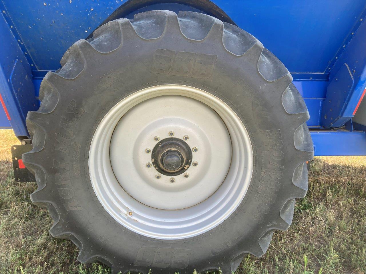 2011 Demco 1400 Grain Cart