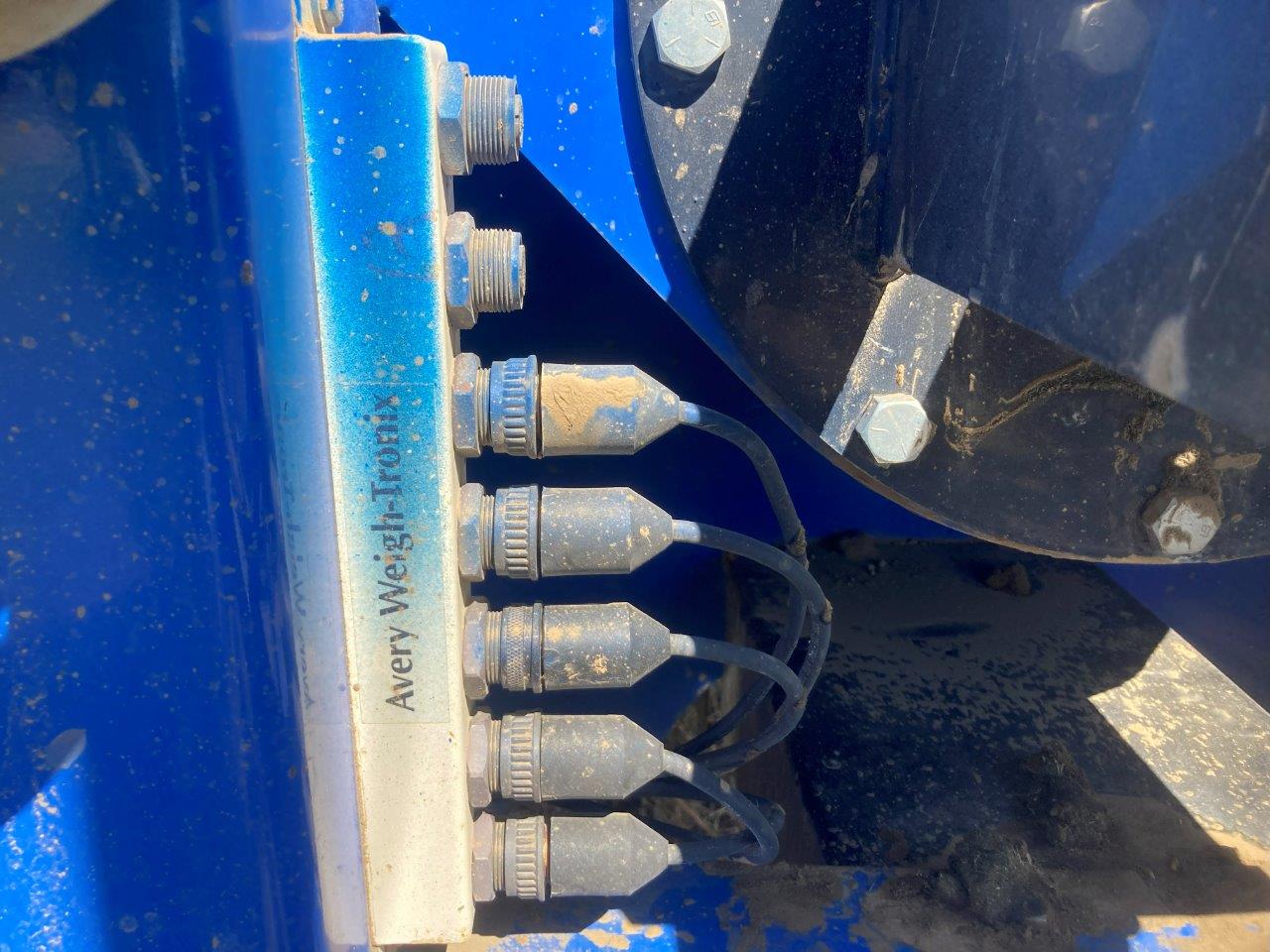 2011 Demco 1400 Grain Cart