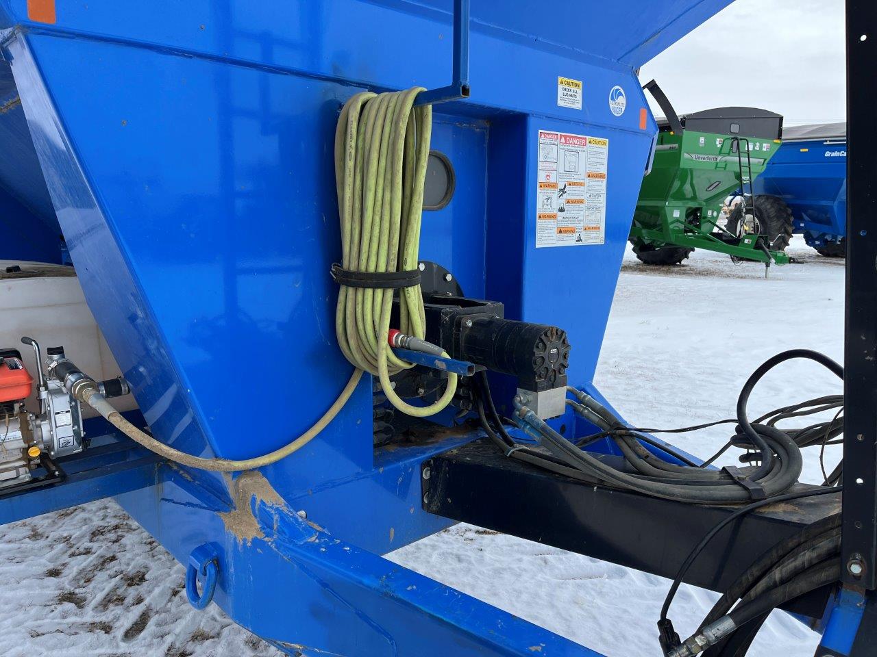 2011 Demco 1400 Grain Cart