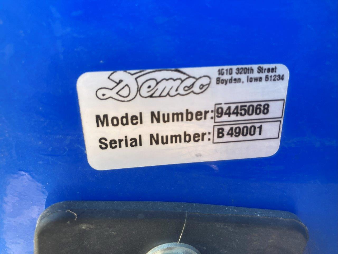 2011 Demco 1400 Grain Cart