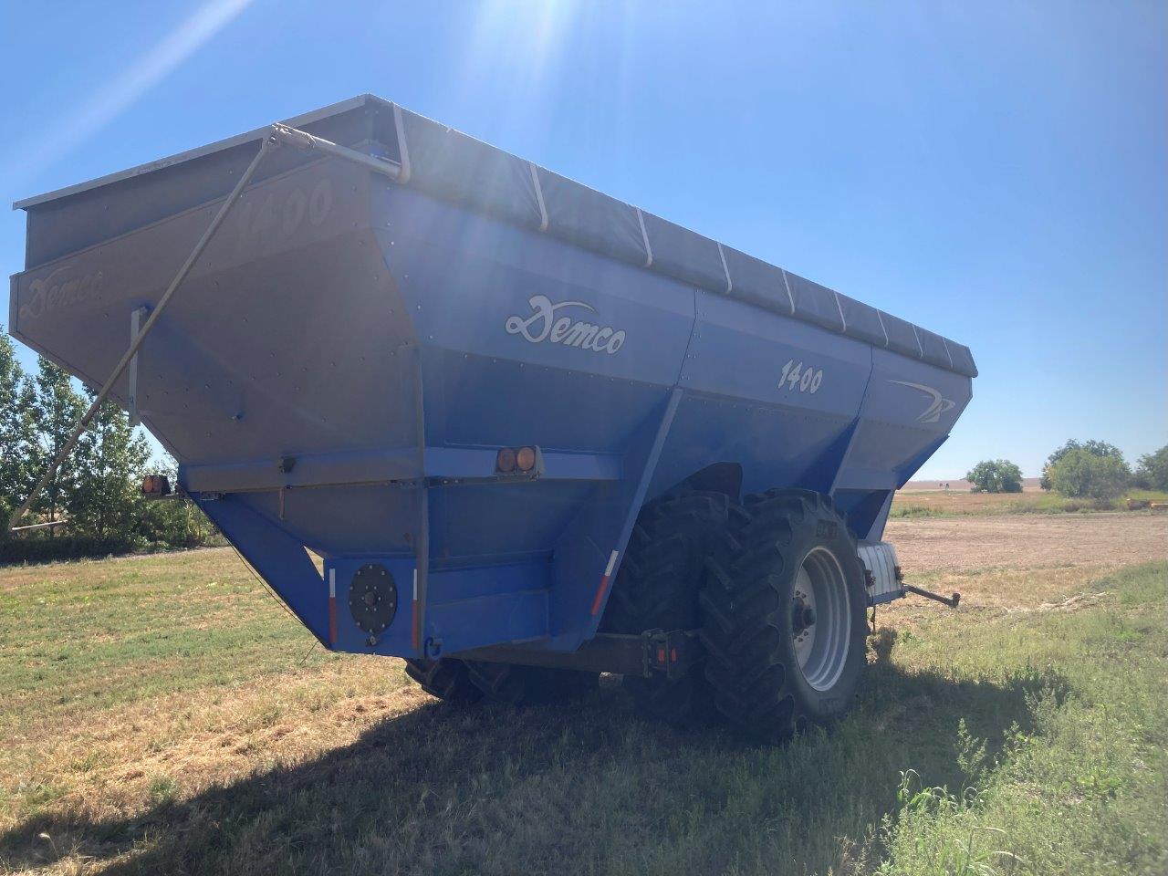 2011 Demco 1400 Grain Cart