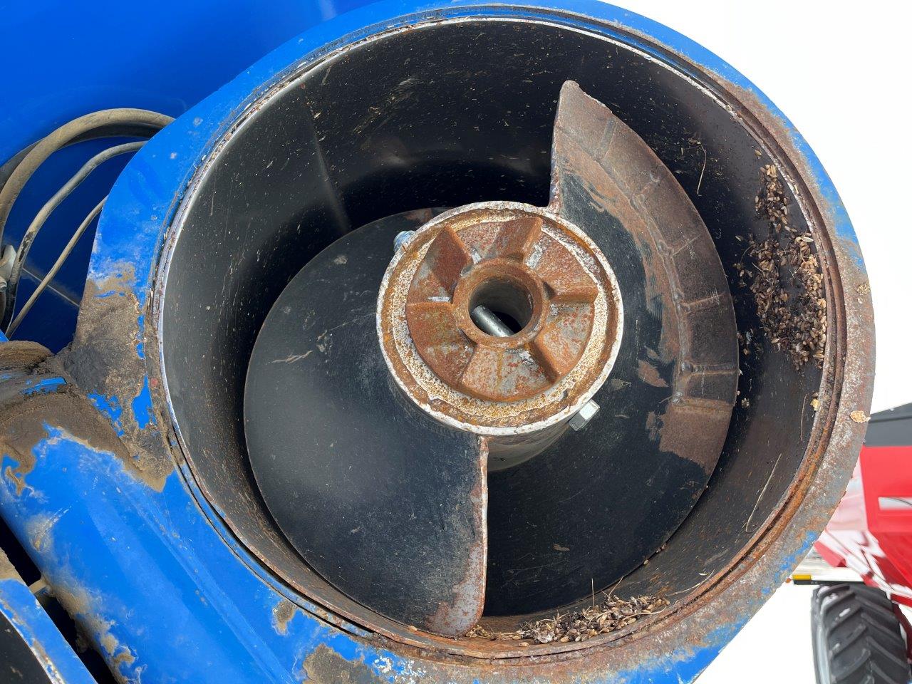 2011 Demco 1400 Grain Cart