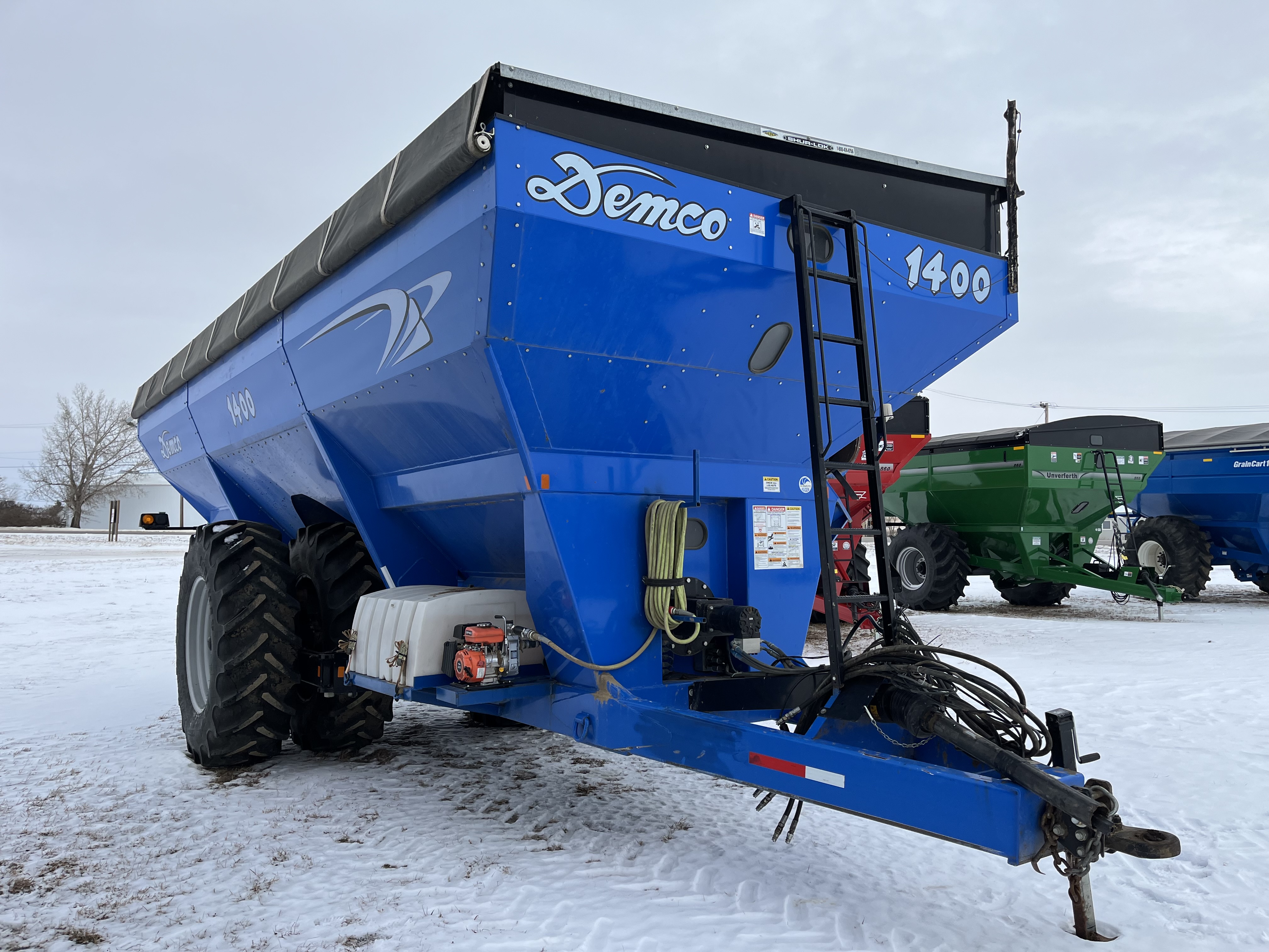 2011 Demco 1400 Grain Cart