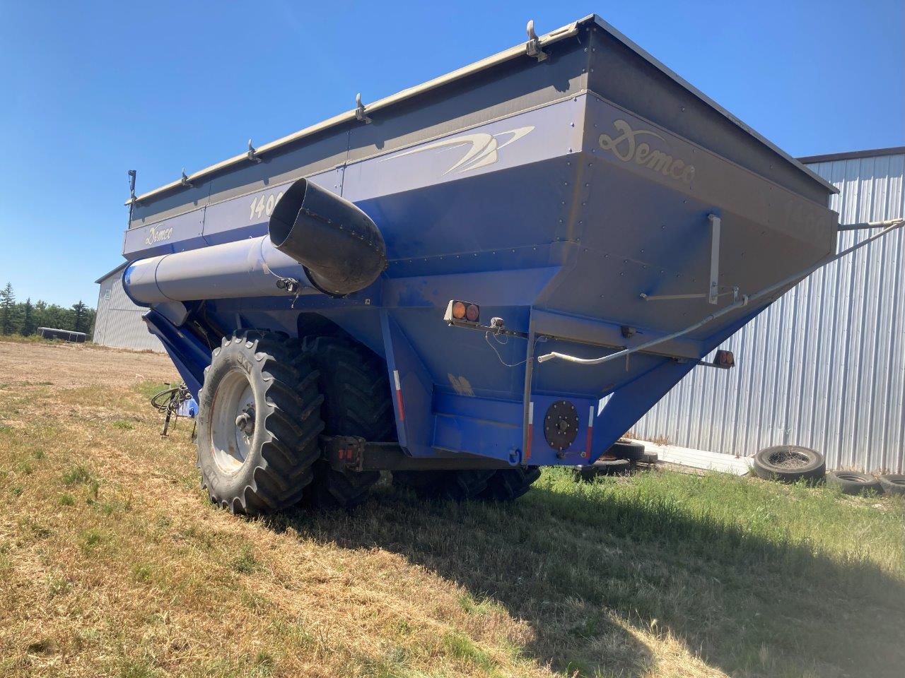2011 Demco 1400 Grain Cart