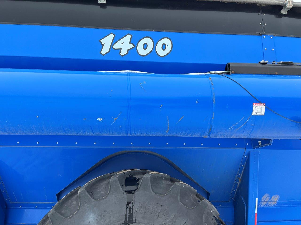 2011 Demco 1400 Grain Cart