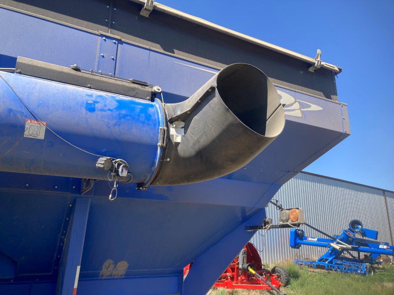 2011 Demco 1400 Grain Cart