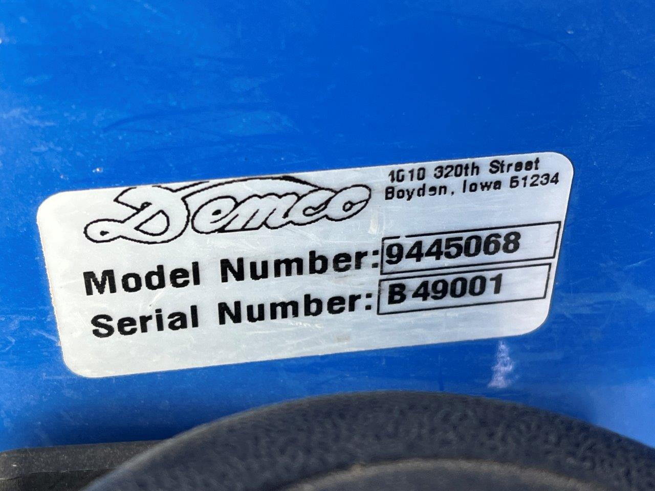 2011 Demco 1400 Grain Cart