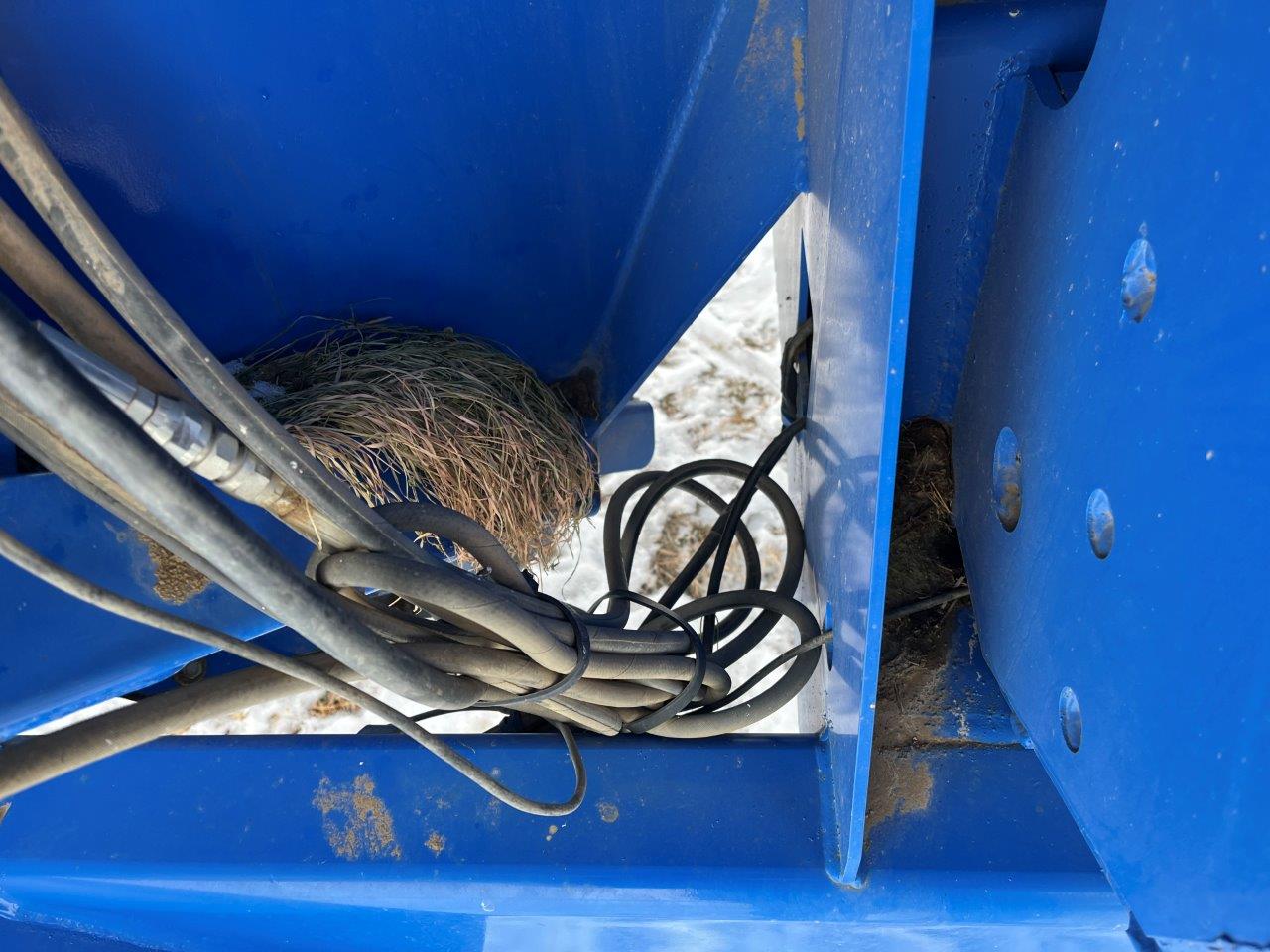 2011 Demco 1400 Grain Cart