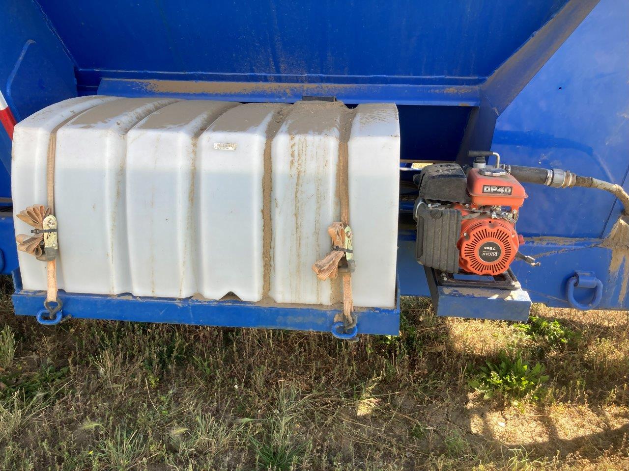 2011 Demco 1400 Grain Cart