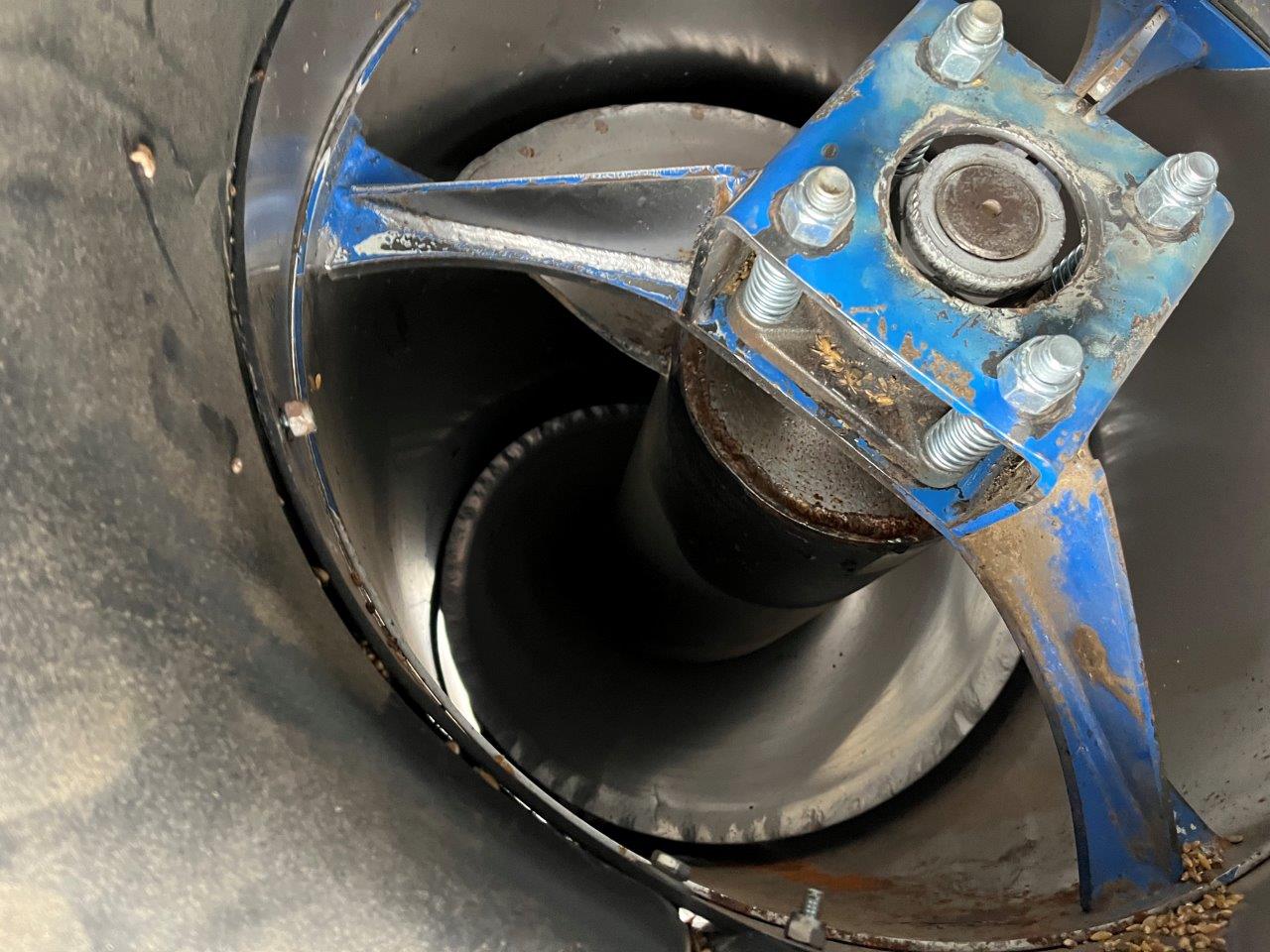 2011 Demco 1400 Grain Cart