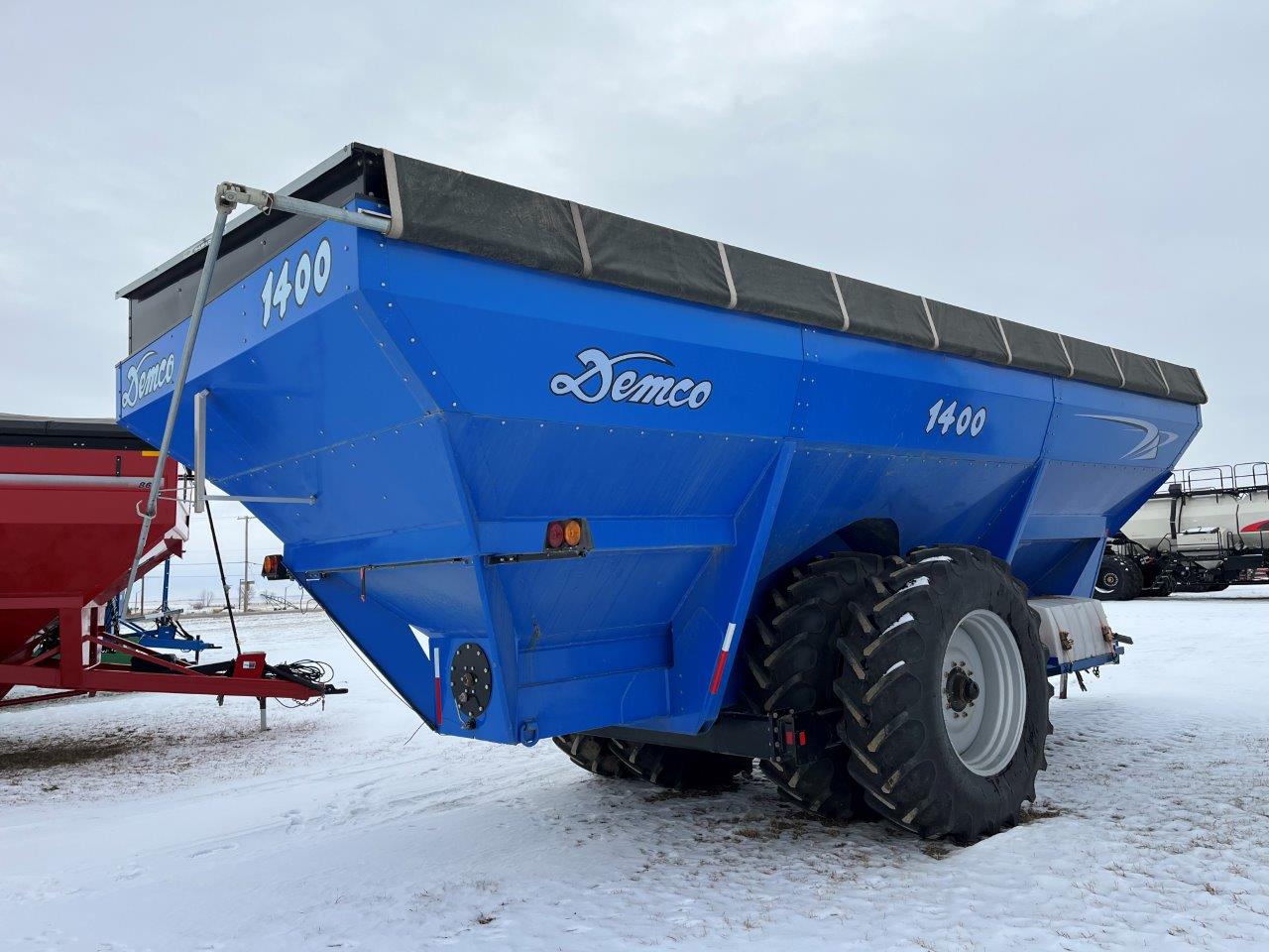2011 Demco 1400 Grain Cart
