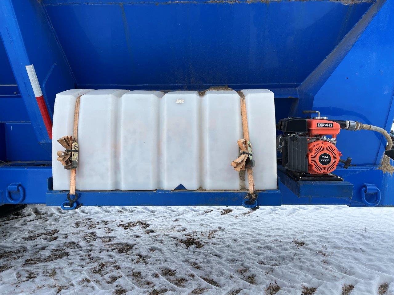 2011 Demco 1400 Grain Cart