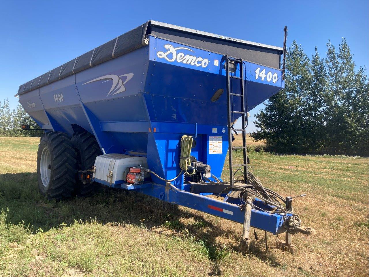 2011 Demco 1400 Grain Cart