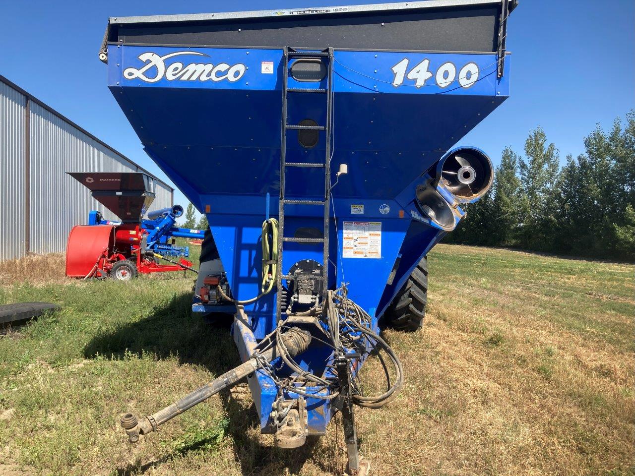 2011 Demco 1400 Grain Cart