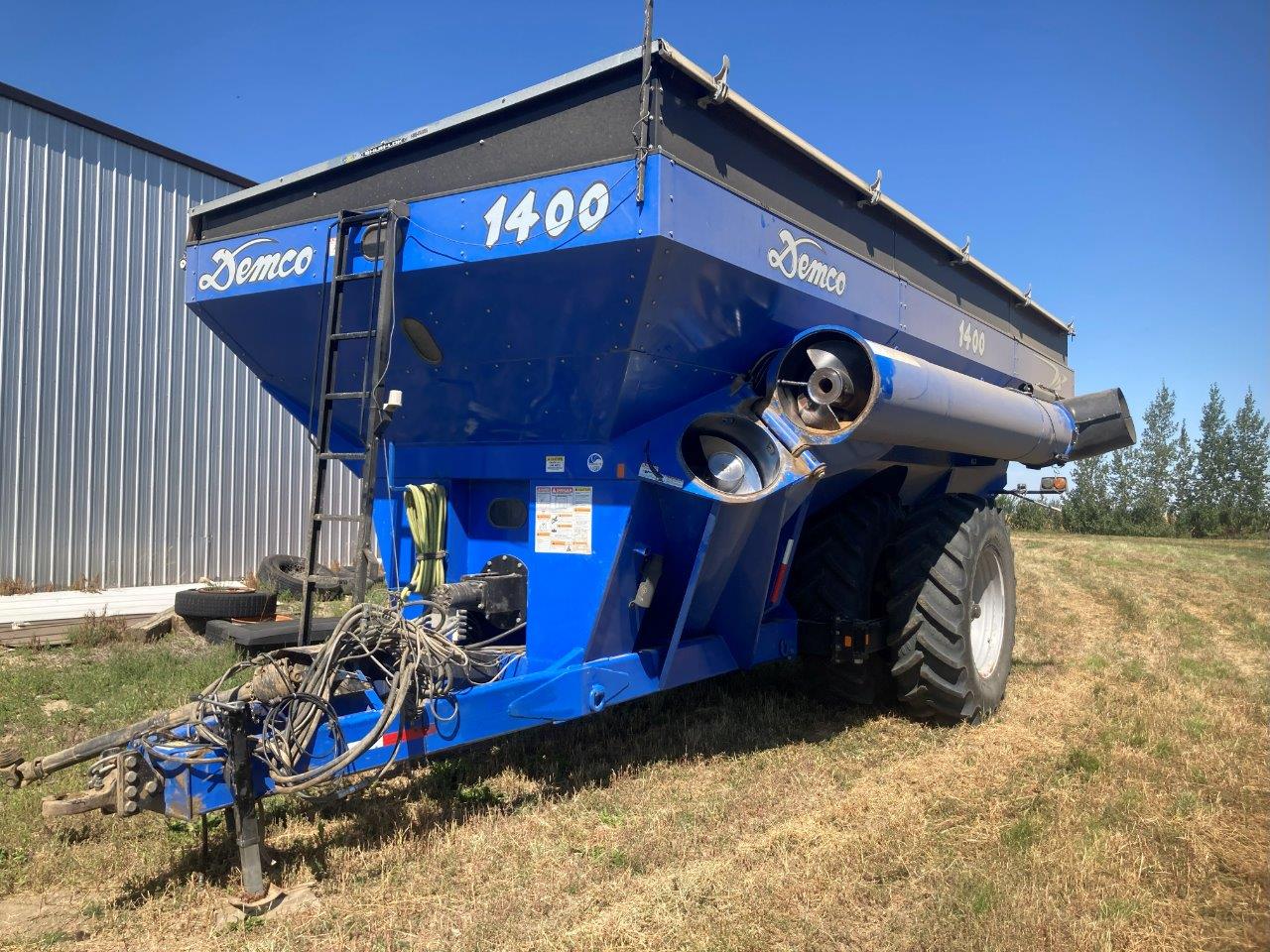 2011 Demco 1400 Grain Cart