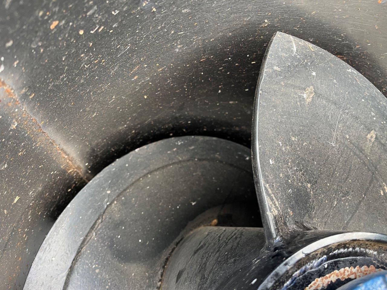 2011 Demco 1400 Grain Cart