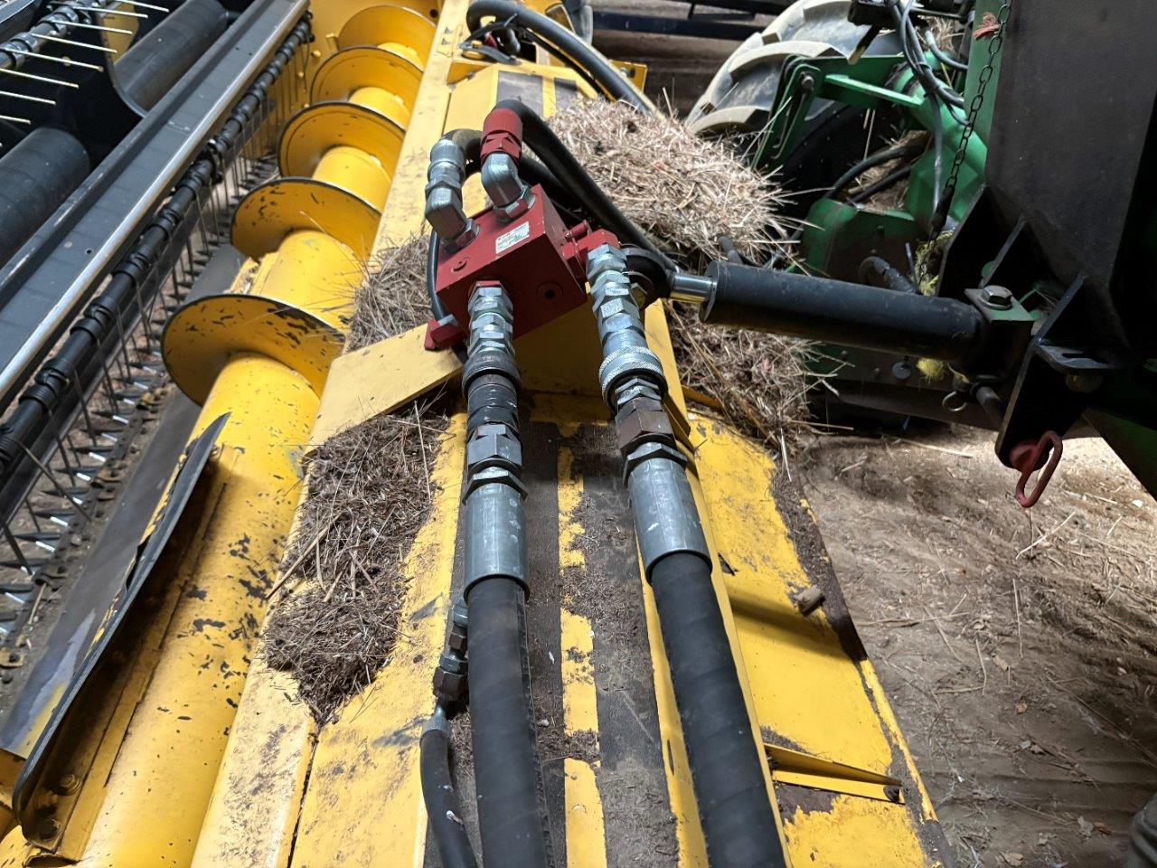 2009 New Holland H7150 - 18' Mower Conditioner