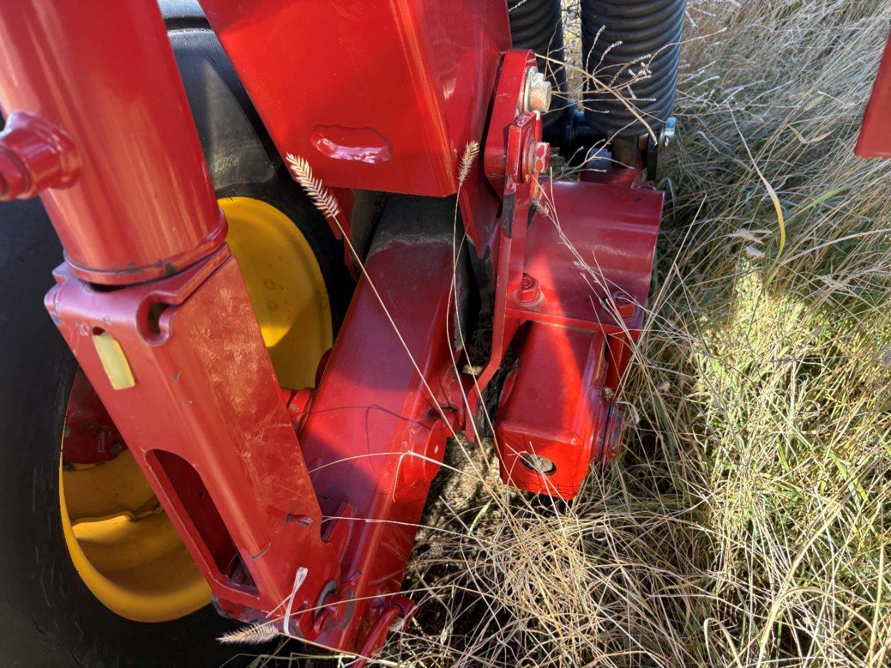 2009 New Holland H7150 - 18' Mower Conditioner
