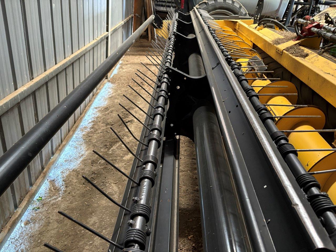 2009 New Holland H7150 - 18' Mower Conditioner