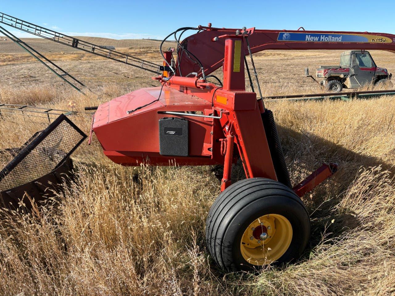 2009 New Holland H7150 - 18' Mower Conditioner