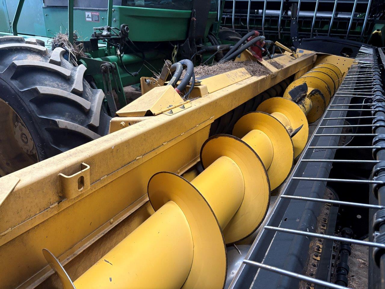 2009 New Holland H7150 - 18' Mower Conditioner