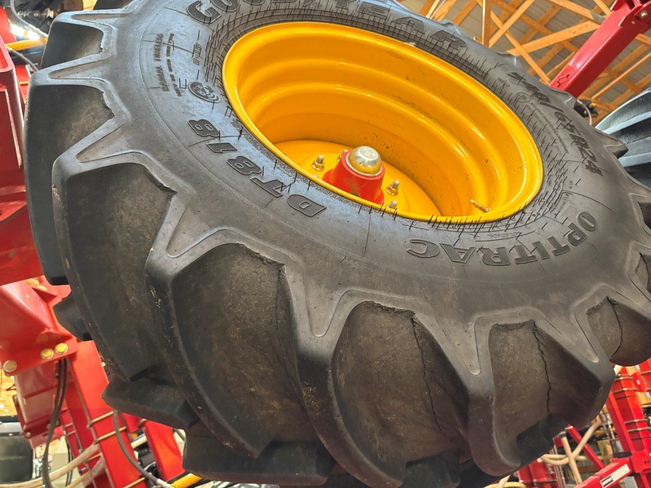 2021 Bourgault 3330 SE PLX 76'12" w/ 9950 Air Drill