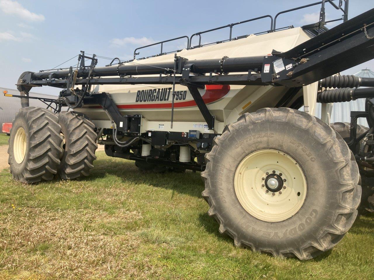2019 Bourgault 3320XTC 76'12" w/ 7950 Air Drill