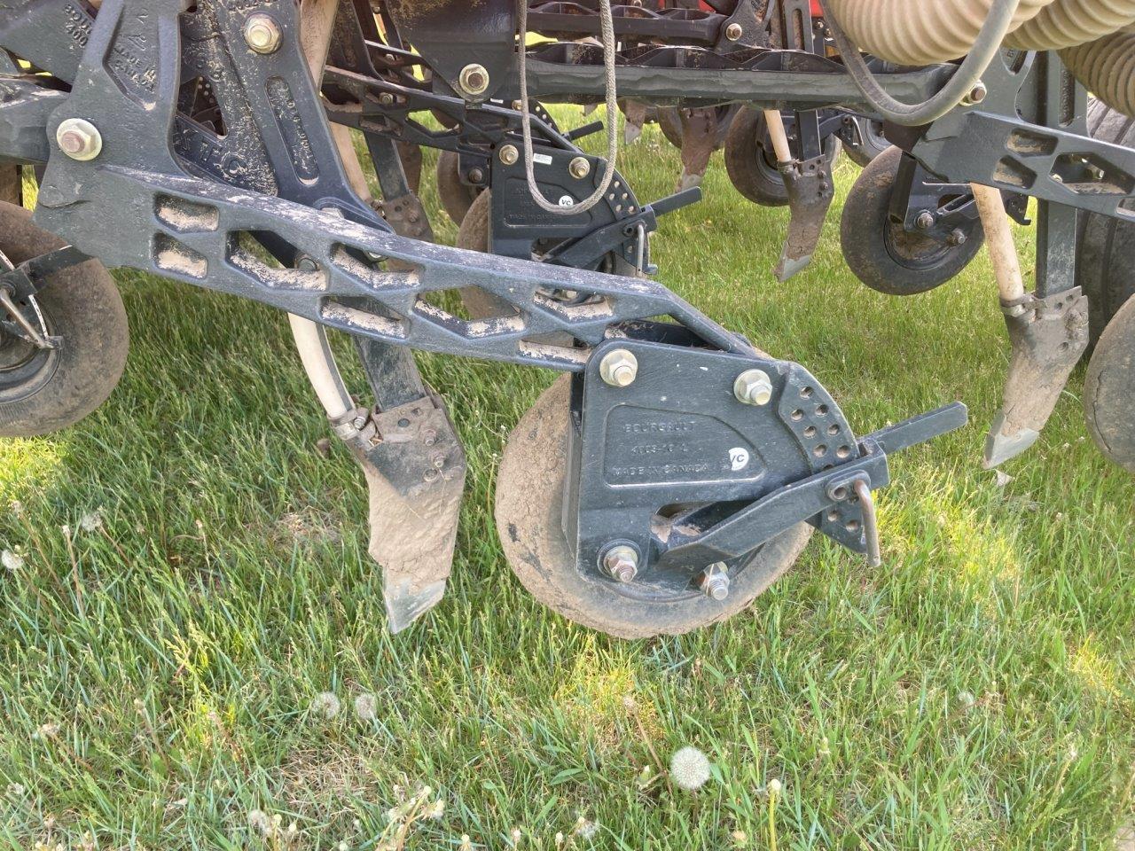 2019 Bourgault 3320XTC 76'12" w/ 7950 Air Drill