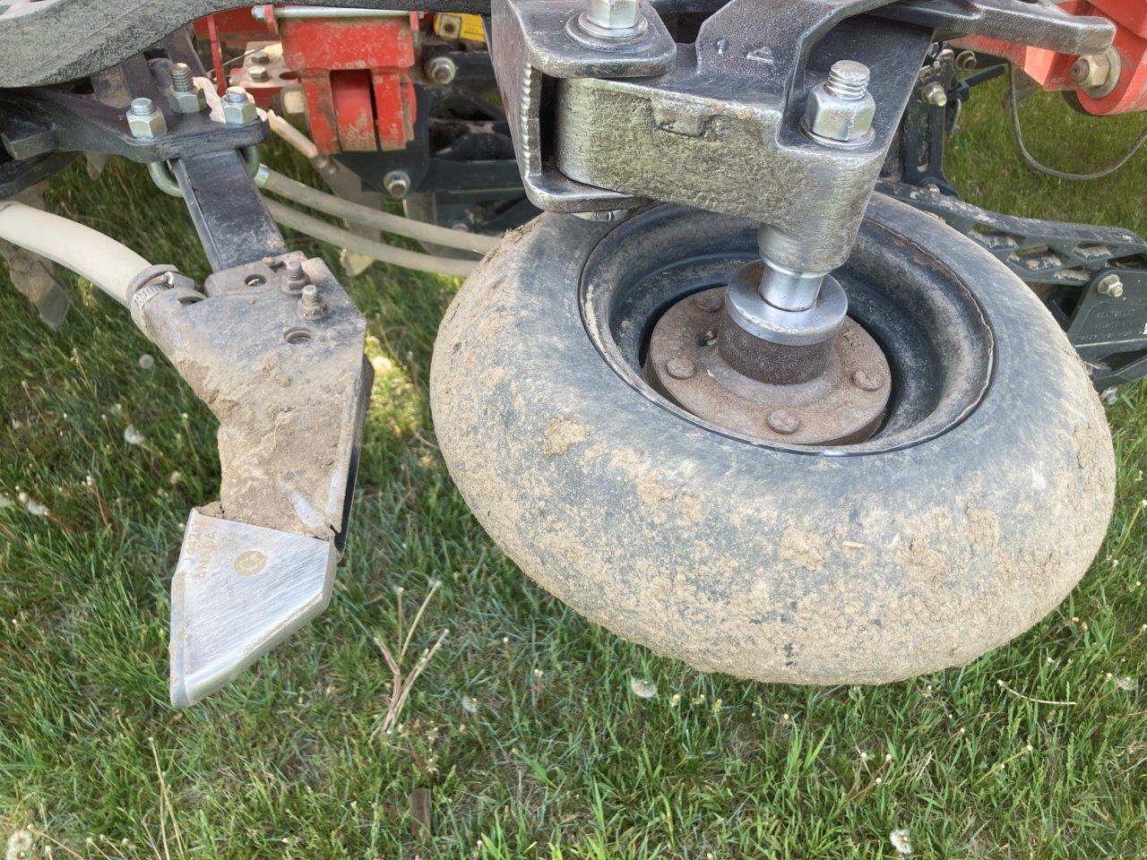 2019 Bourgault 3320XTC 76'12" w/ 7950 Air Drill