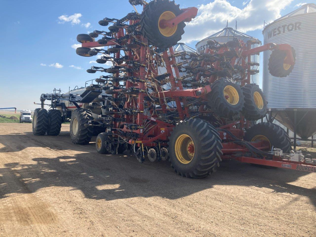 2018 Bourgault 3320XTC 76'10"' w/ 7950 Air Drill