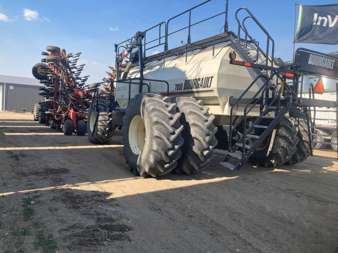 2018 Bourgault 3320XTC 76'10"' w/ 7950 Air Drill