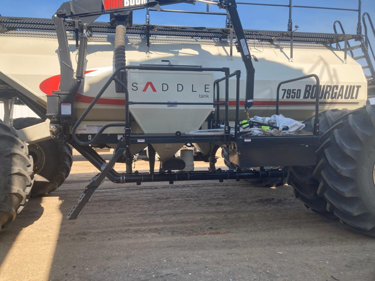 2018 Bourgault 3320XTC 76'10"' w/ 7950 Air Drill