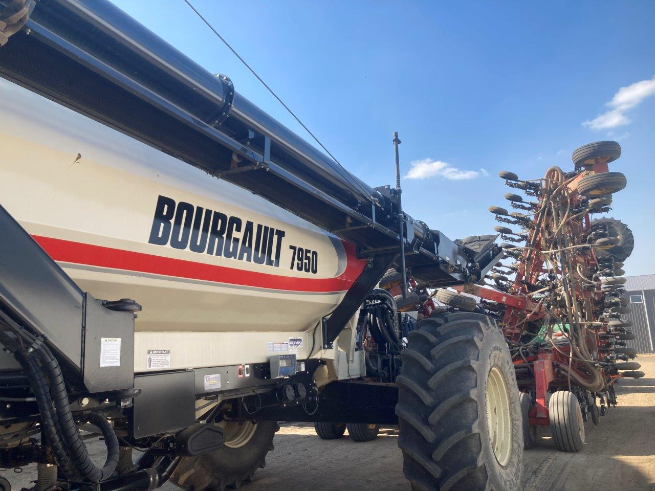 2018 Bourgault 3320XTC 76'10"' w/ 7950 Air Drill