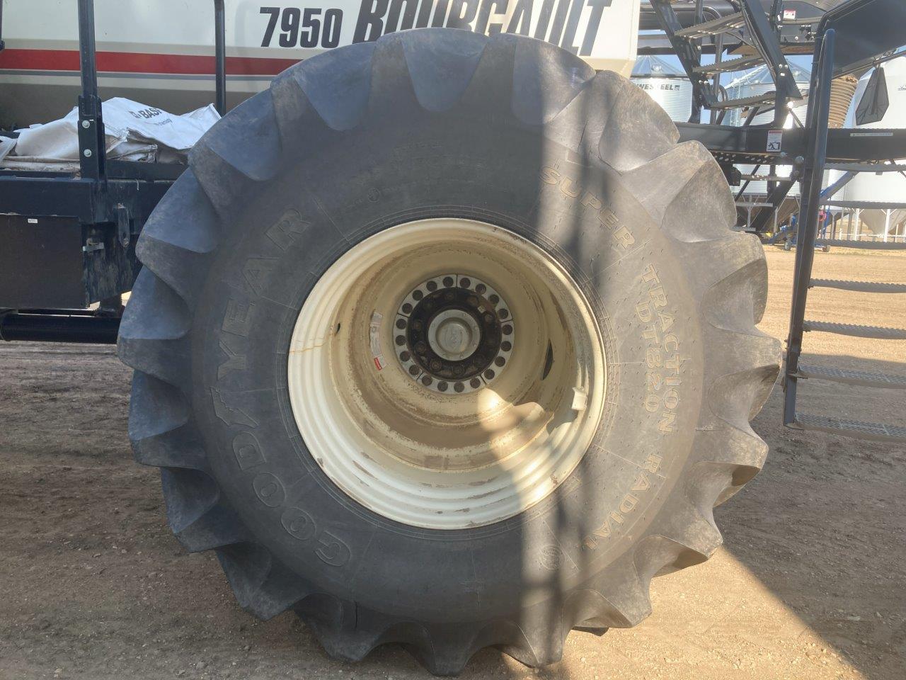 2018 Bourgault 3320XTC 76'10"' w/ 7950 Air Drill