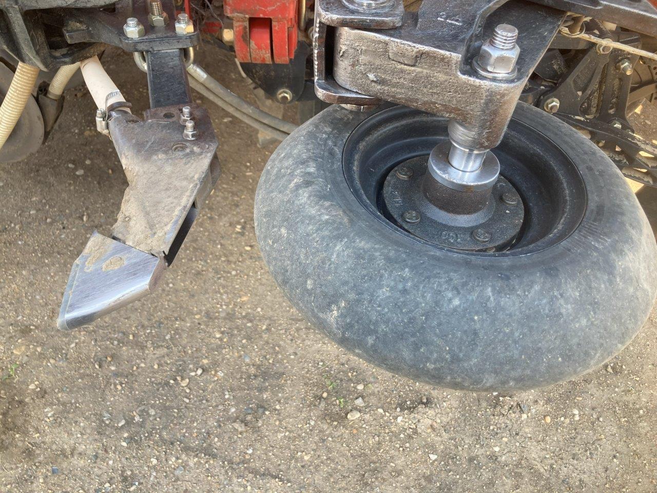 2018 Bourgault 3320XTC 76'10"' w/ 7950 Air Drill