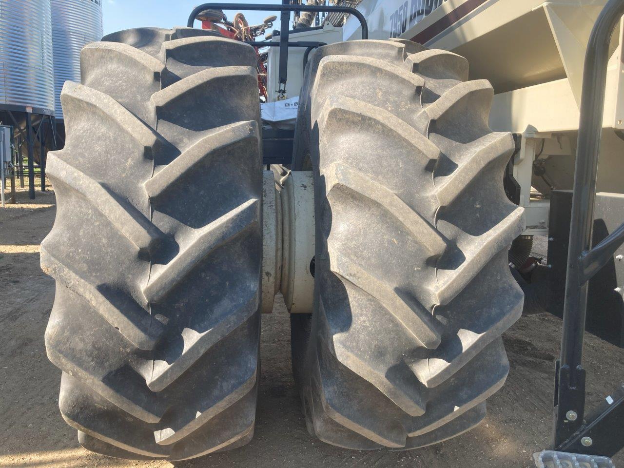 2018 Bourgault 3320XTC 76'10"' w/ 7950 Air Drill