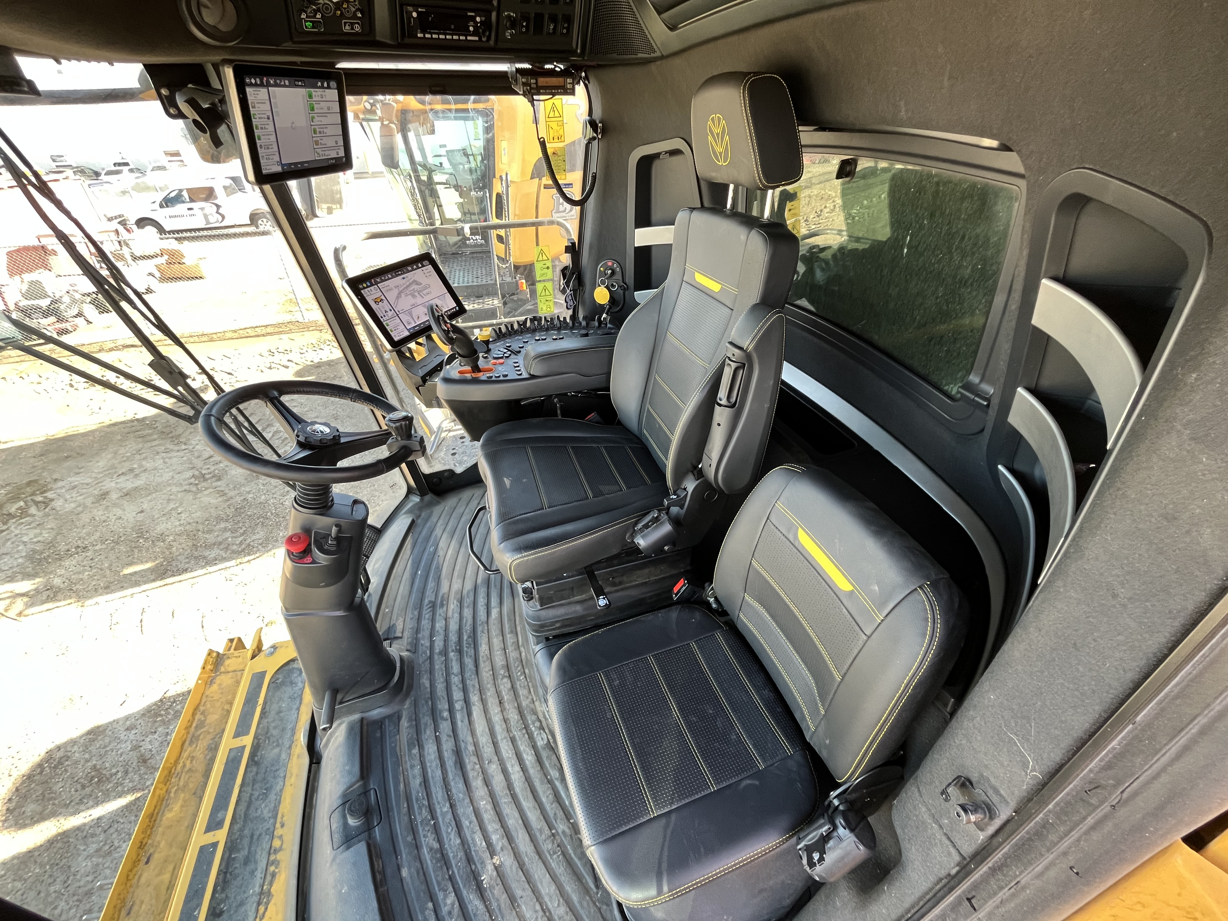 2025 New Holland CR8.90 Combine