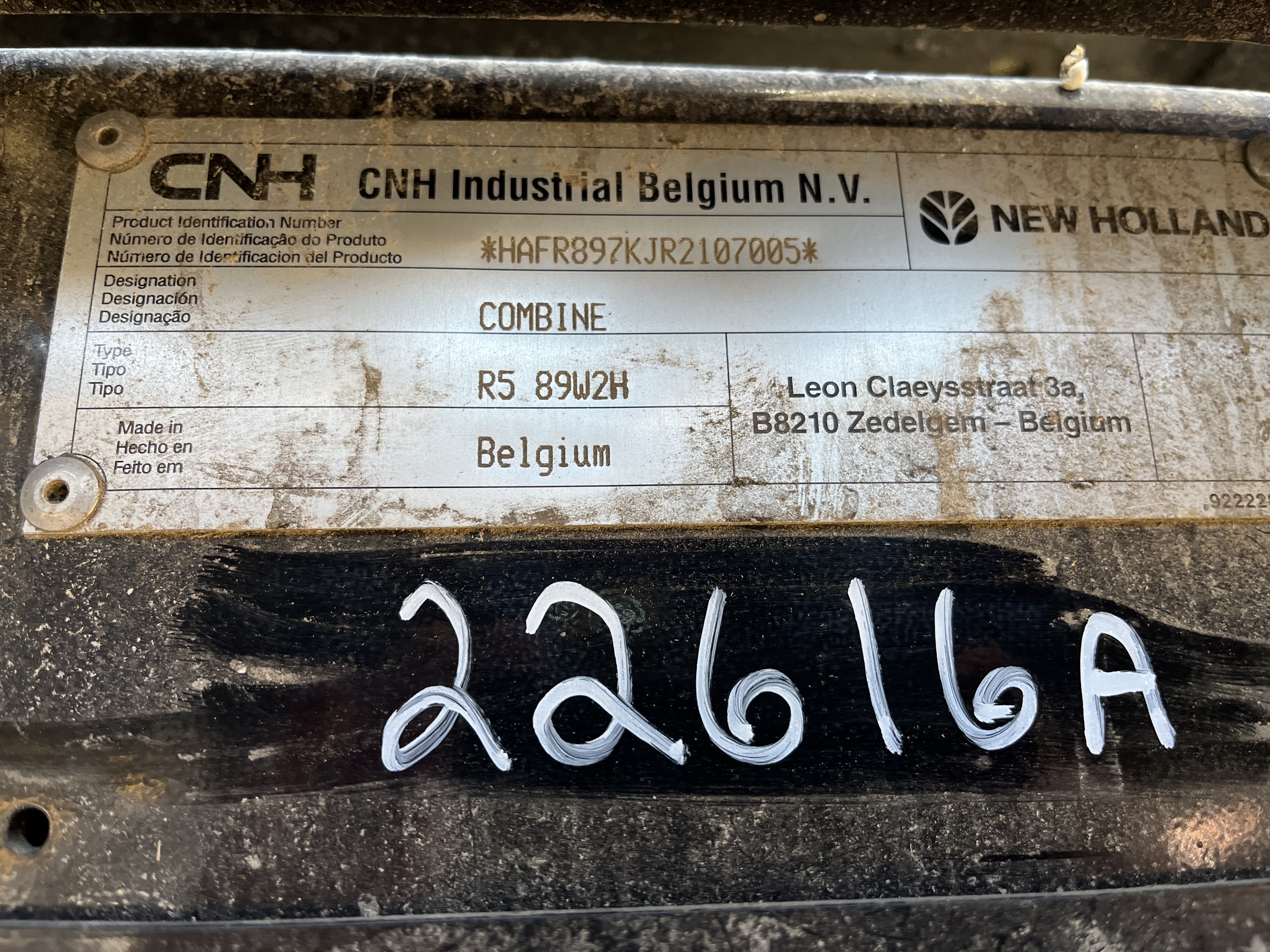 2025 New Holland CR8.90 Combine