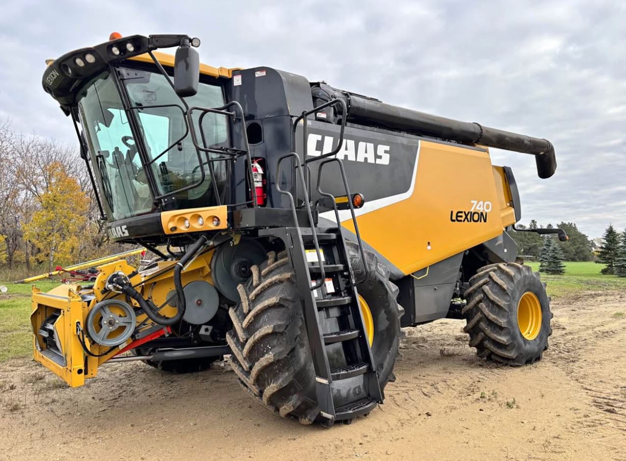 2012 CLAAS Lexion 740 Combine