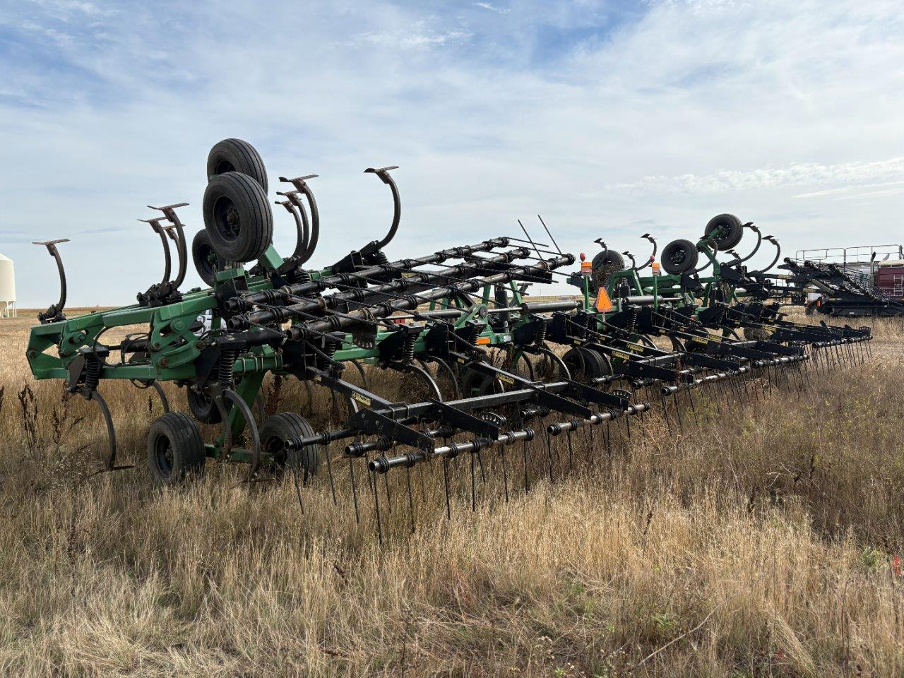 2010 Summers SUPERCHISEL - 60' Chisel Plow